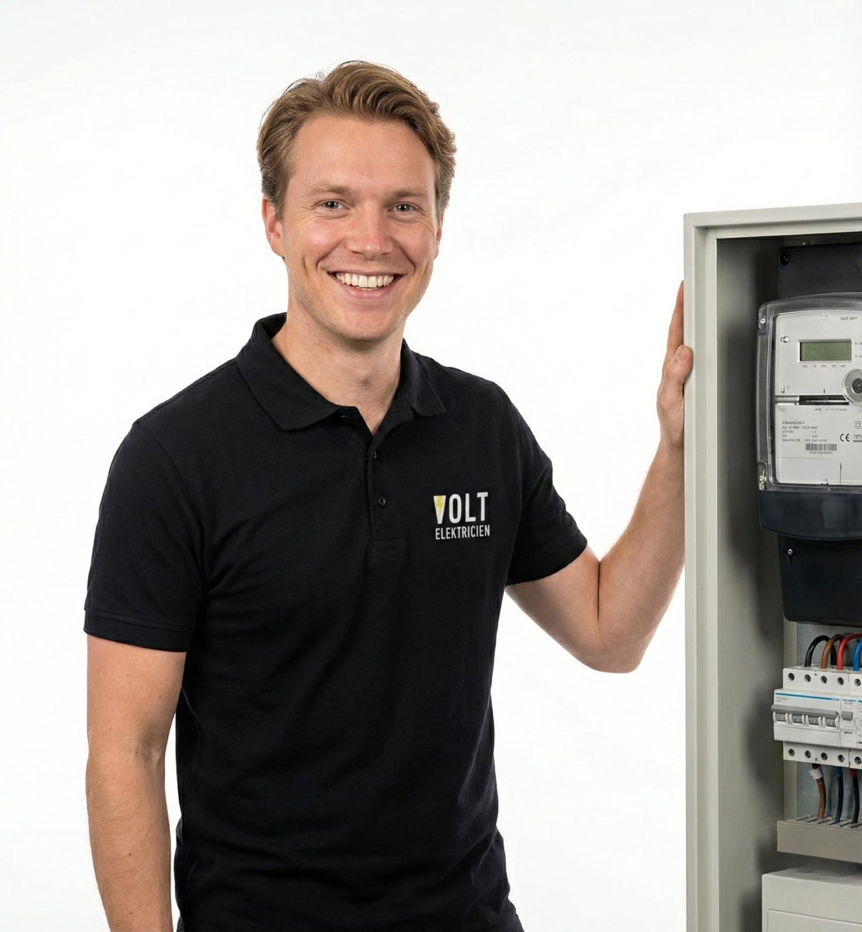 Mark van Volt Elektricien met een moderne groepenkast